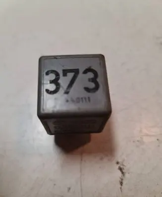 Volkswagen PASSAT B5 Other relay 8D0951253A 23134B523381