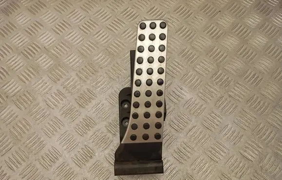 Accelerator throttle pedal