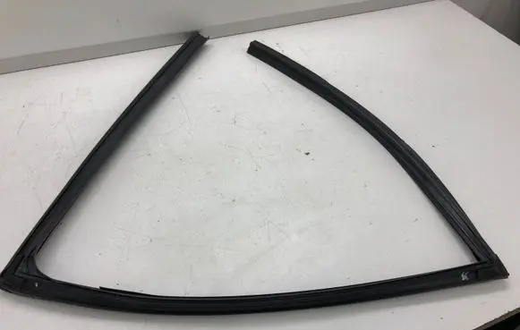 BMW 5 F10 F11 Rubber seal front door window/glass 7182273