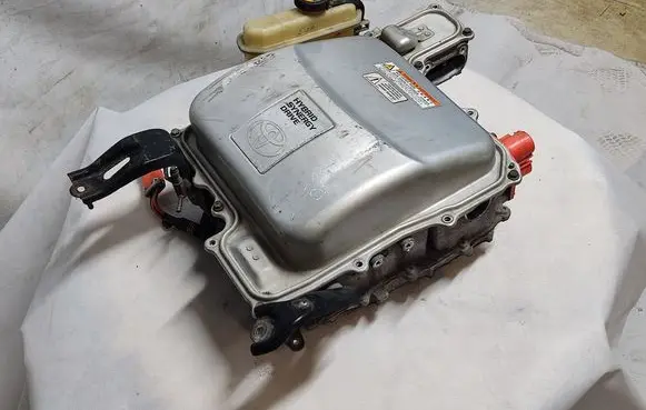 Voltage converter inverter