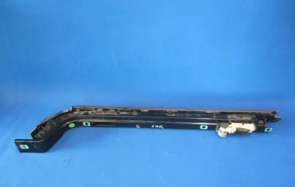Nissan Townstar Sliding door lower roller guide/hinge 777603955R