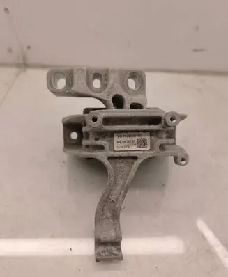 Volkswagen Tiguan Engine mount bracket 5Q0199262BF