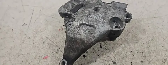 Engine mounting bracket