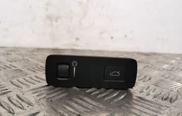Volvo XC90 Tailgate/boot open switch button P31376510