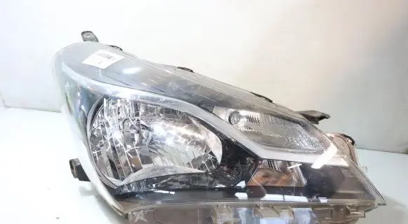 Toyota Yaris Headlight/headlamp