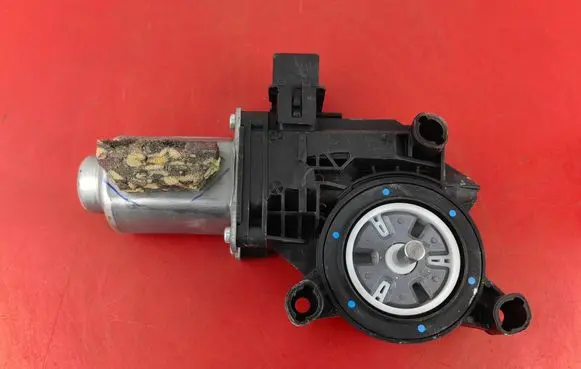 Volkswagen Jetta VI Front door window regulator motor 6R0959802DJ