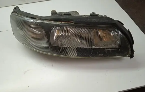 Volvo V70 Headlight/headlamp