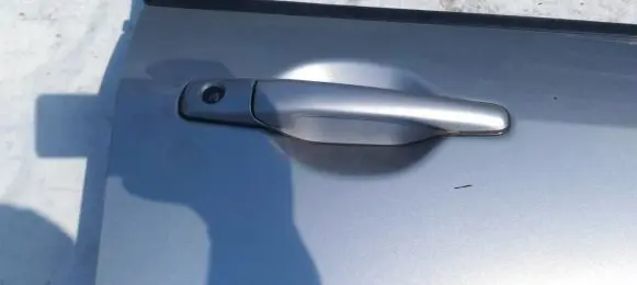 Mitsubishi Outlander Front door exterior handle sidabrine