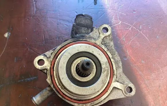 Nissan Navara Vacuum pump A03002