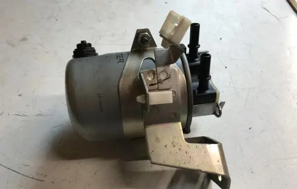 Nissan X-Trail T32 Fuel filter bracket/mount holder 