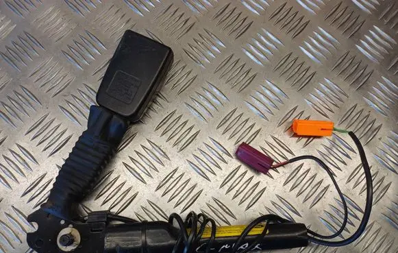 Ford C-MAX II Front seatbelt buckle 8V41A61208AB 34045966B