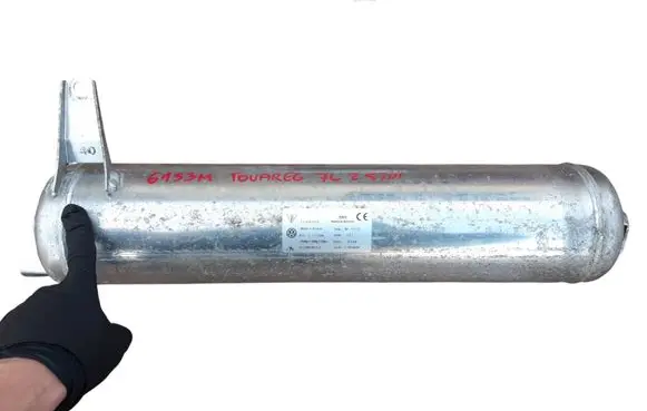 Volkswagen Touareg I Air suspension tank/reservoir 7L0616201A