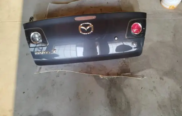 Mazda 3 I Truck tailgate 
