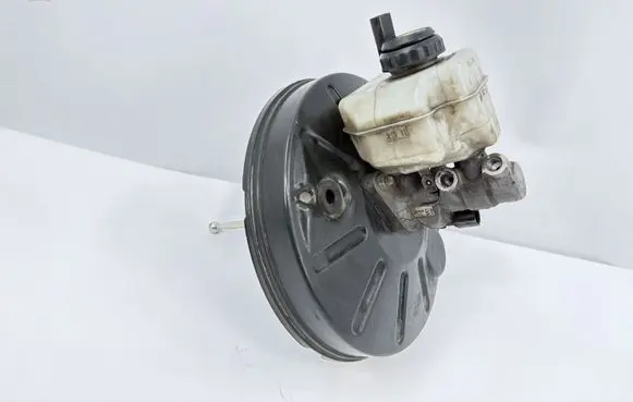 Volkswagen PASSAT B7 Brake booster 3C1614105AP