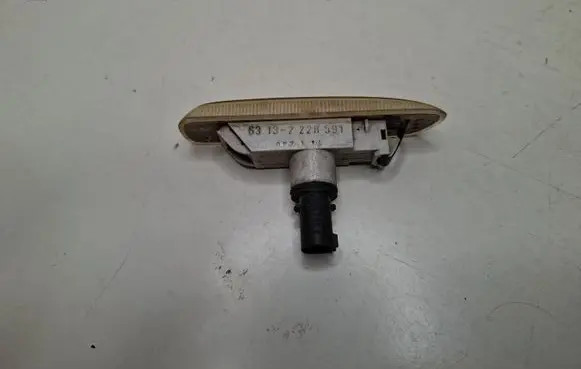 BMW 3 E46 Front fender indicator light 63132228591