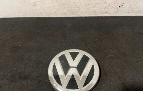 Volkswagen Touran III Manufacturer badge logo/emblem 5TA853601
