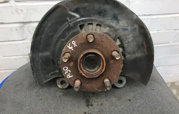 Toyota Prius (XW30) Front wheel hub