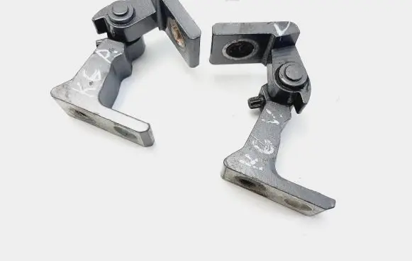 Rear door hinge set