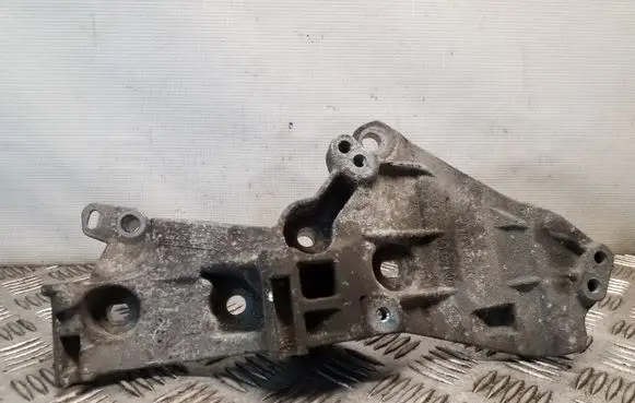 Nissan Juke I F15 Generator/alternator bracket 8200669495