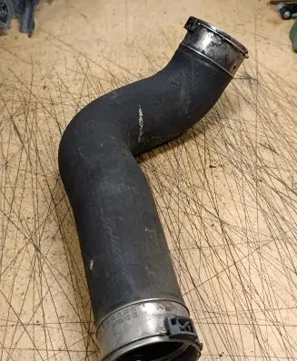 BMW 5 F10 F11 Intercooler hose/pipe 781061502 7810615 11279412