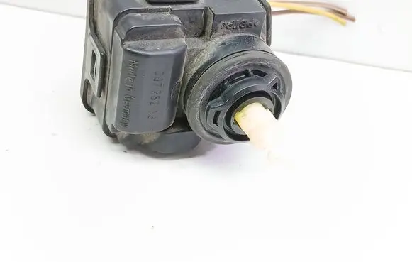 Audi A3 S3 8L Headlight level adjustment motor 00728213
