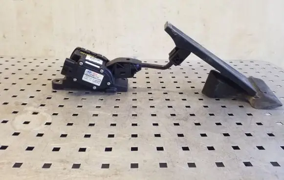 KIA Sportage Accelerator throttle pedal DH327272S000