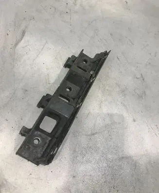 Volkswagen PASSAT B6 Front bumper mounting bracket 3C0807184