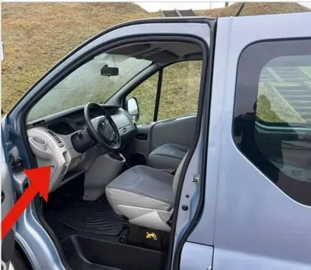 Renault Trafic II (X83) Cup holder R6136S300