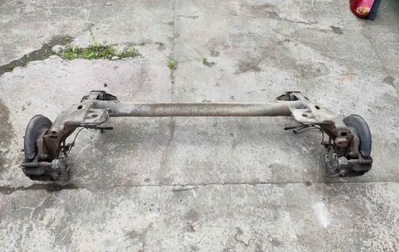 Opel Zafira C Rear axle beam 
