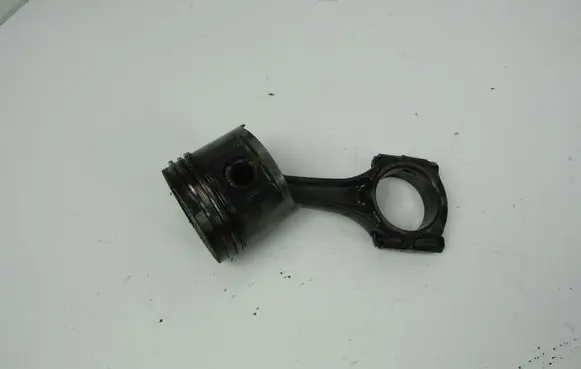 Toyota Avensis T220 Piston 