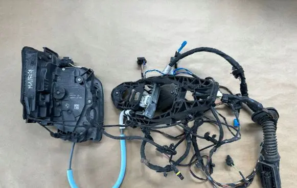 BMW X3 G01 Front door lock 9492094