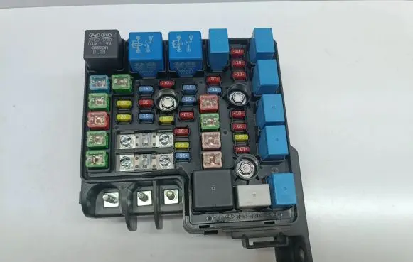 KIA Ceed Fuse module 919502H020 70103045