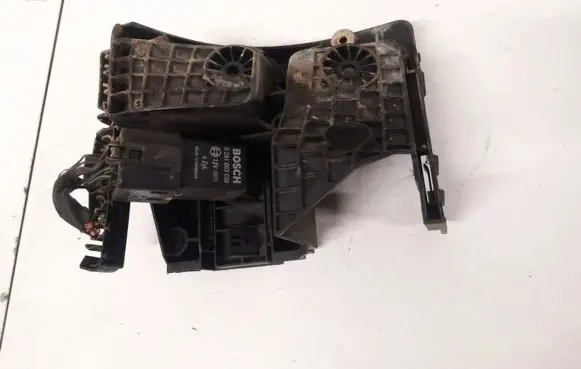 Volkswagen Golf VI Glow plug pre-heat relay 0281003038