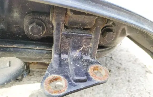 Honda Legend III KA9 Rear door lower hinge