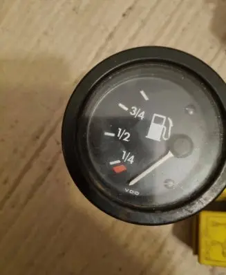 Mercedes-Benz 207 310 Fuel level sensor 8V7851 2134