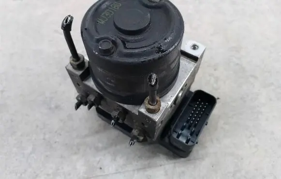 Hyundai Coupe ABS Pump 
