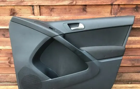 Volkswagen Tiguan Front door card panel trim