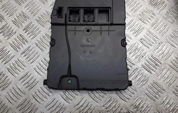 Renault Scenic II - Grand scenic II High voltage junction box 8200606824