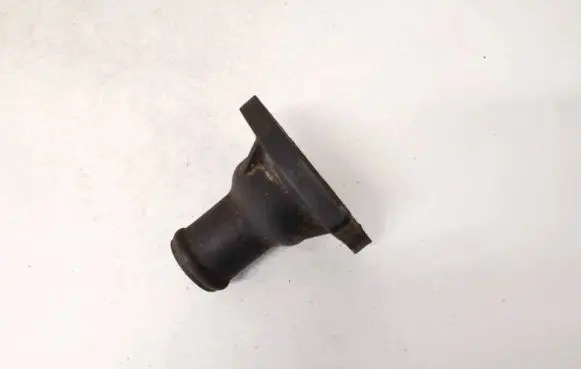 Volkswagen Golf III Engine coolant pipe/hose 026121145e