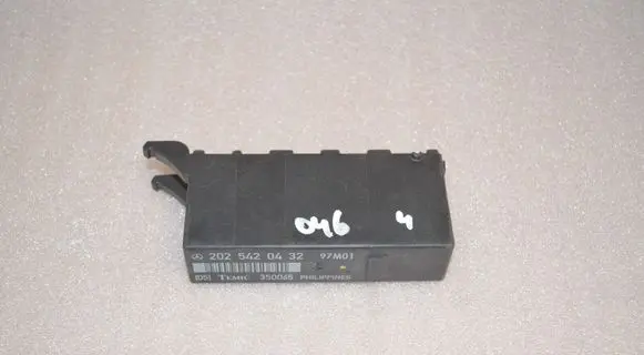 Mercedes-Benz C W202 Light module LCM A2025420432