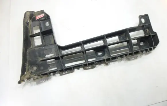 Rear bumper mounting bracket