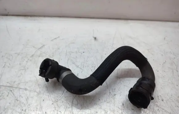 Volvo V70 Engine coolant pipe/hose S0000379