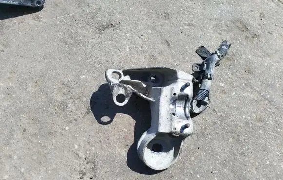 Audi A6 S6 C5 4B Engine mounting bracket