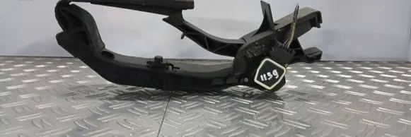 Mercedes-Benz E W211 Accelerator throttle pedal A2113000604