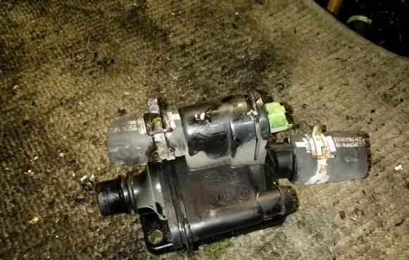 Thermostat/thermostat housing