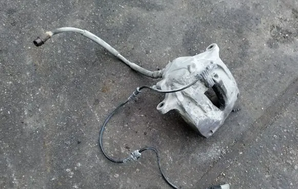 Mercedes-Benz E W211 Front brake caliper