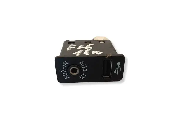 BMW X3 F25 AUX in-socket connector 9237653
