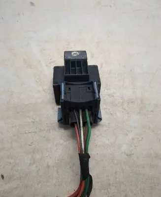 Opel Movano B Glow plug pre-heat relay 110678071R