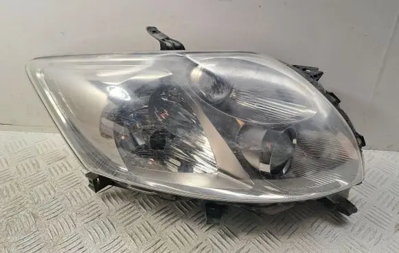 Toyota Auris 150 Headlight/headlamp 8113002520 8111002520