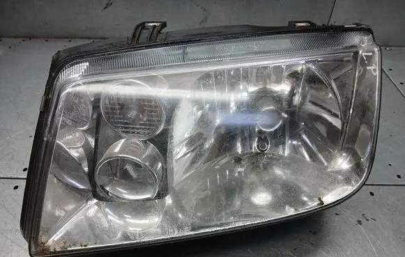 Volkswagen Bora Front reflector 